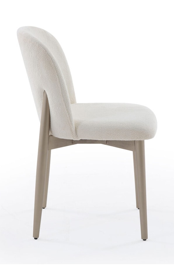 Product view 2 of the Alesta model from the shared catalogue